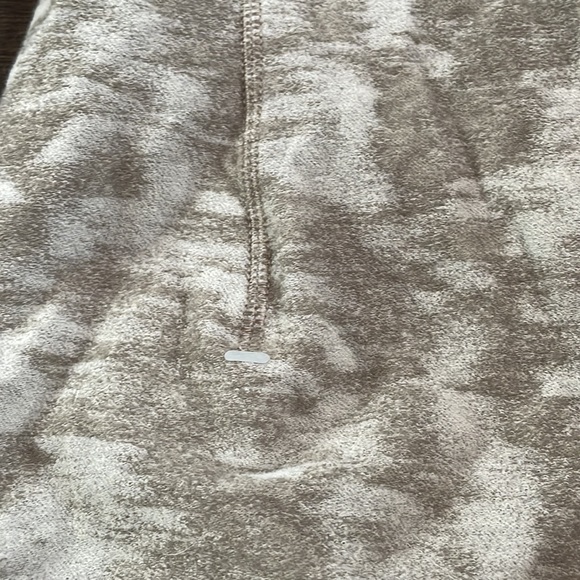 Lululemon long sleeve top, size 6 - Picture 7 of 8